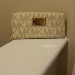 Michael Kors medium wallet
